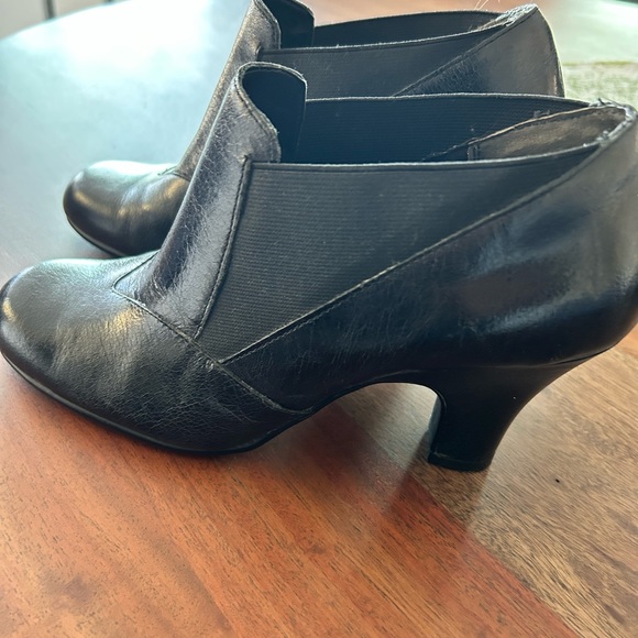 Black slip on booties - Picture 2 of 7